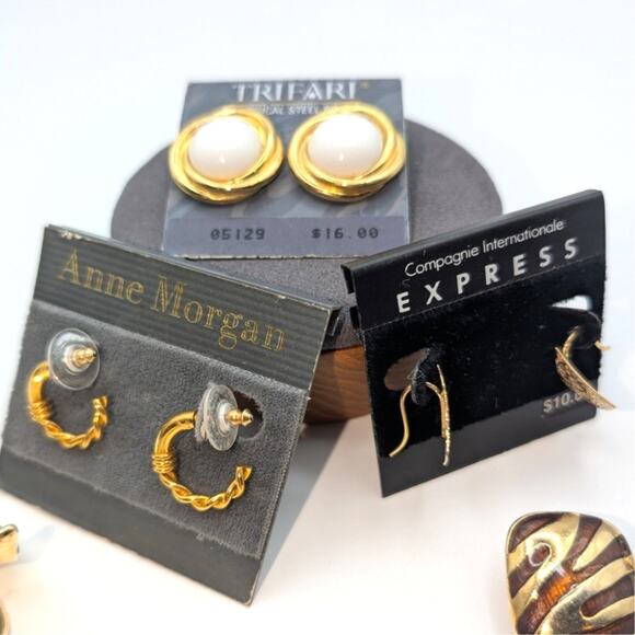 Lot of Twelve Pair Gold Tone Earrings Some NWT - Picture 3 of 9